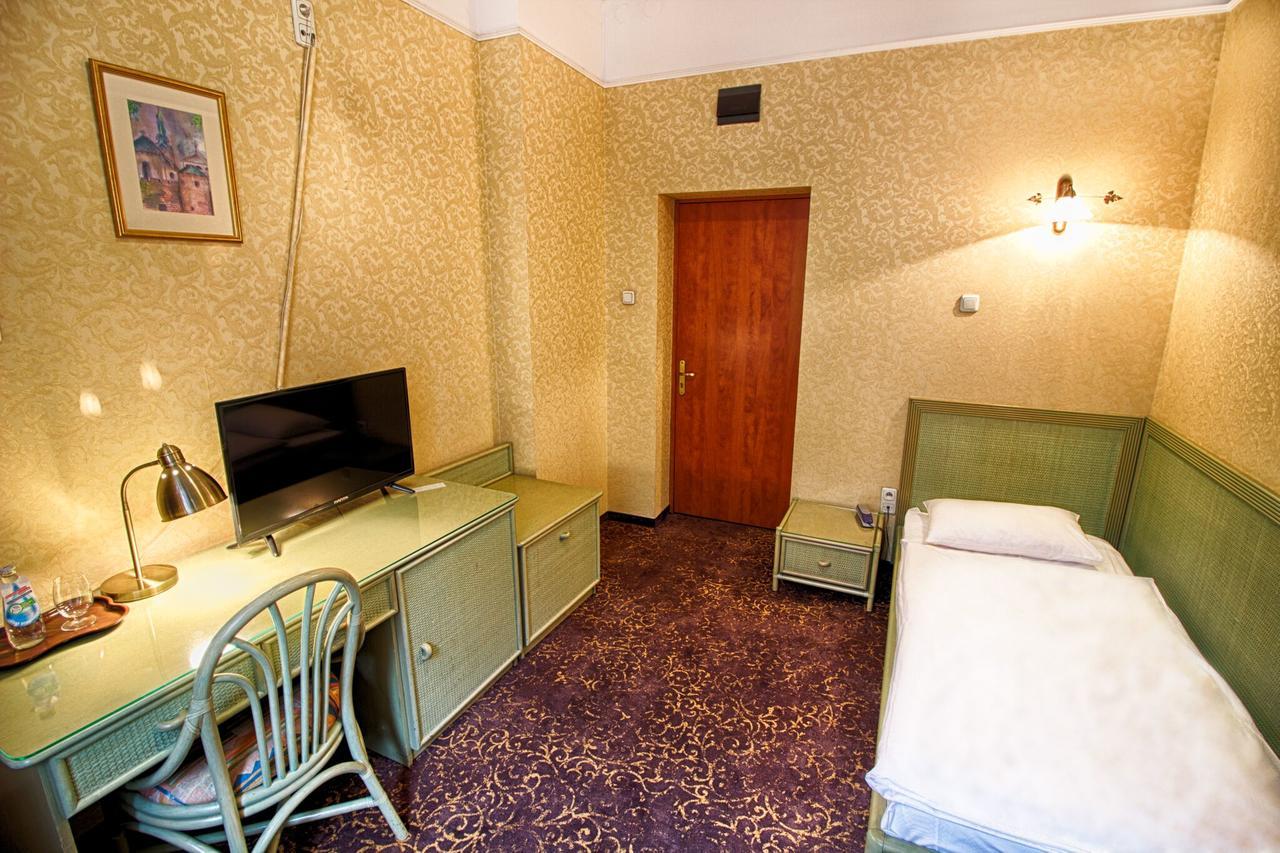 Hotel Calisia Kaliszki Dış mekan fotoğraf